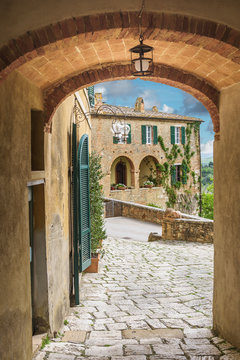 Beautiful old streets in an abaBeautiful old streets in an abandoned romantic town in southern Tuscany. Lucignano d&rsquo;Asso, Sienandoned romantic town in southern Tuscany.