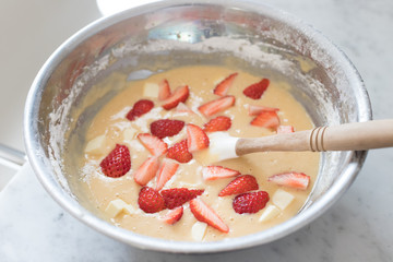 苺のマフィン作り