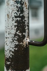 Poteau rouill&eacute;