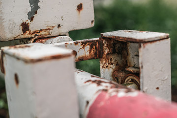 Barrière de sécurité rouillée