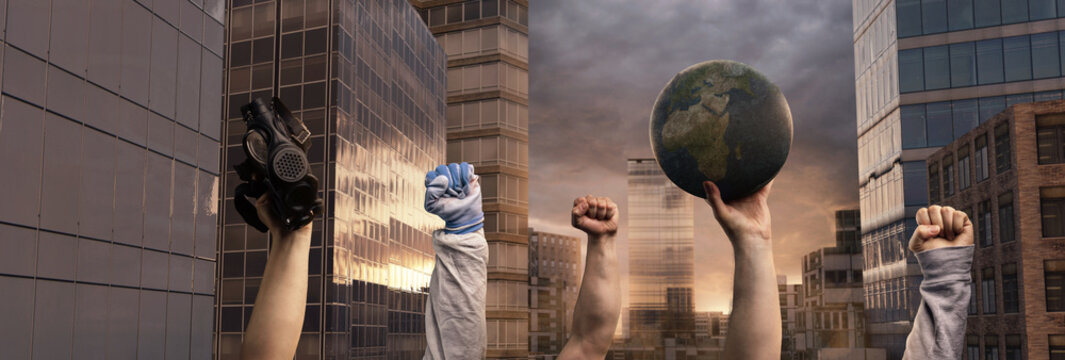 Hochgehaltene H&auml;nde protestieren gegen Klimawandel