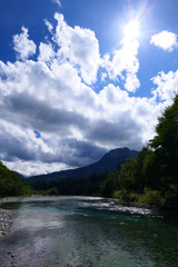 中部山岳国立公園。上高地を流れる梓川。松本　長野　日本。８月下旬。
