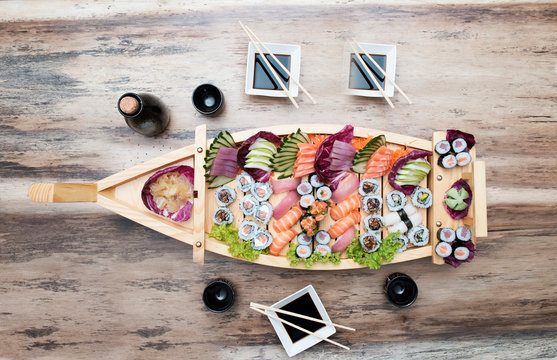 Barco de Sushi con salsa teriyaki