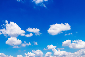 Obraz na płótnie Canvas White fluffy and blue sky with clouds (Cumulus clouds)