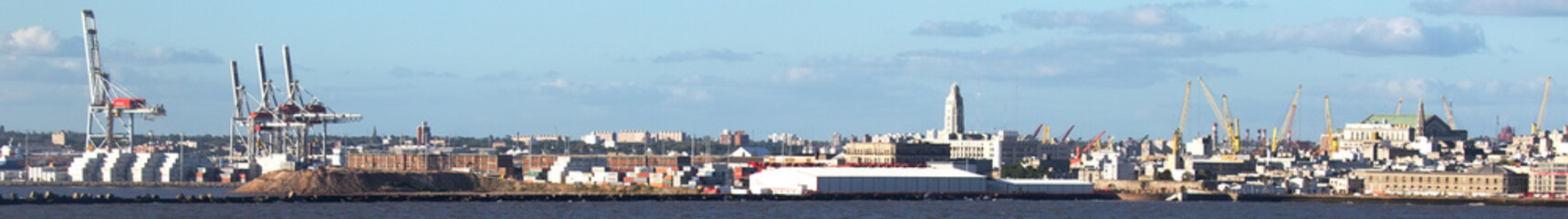Fototapeta na wymiar Panorama of Montevideo City, Uruguay