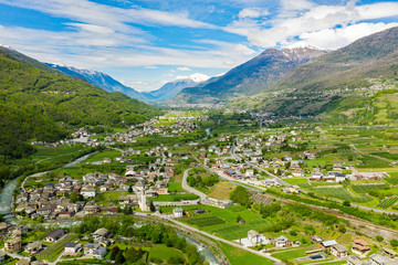 Fototapeta na wymiar Valtellina (IT) - Vista aerea della valle da Piateda verso ovest
