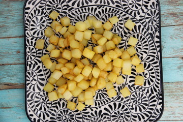 Assiette de pommes de terre frite en cubes