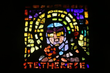 Sainte-Thérèse. Vitrail. Eglise Notre-Dame des Alpes. Le Fayet. / St. Therese. Stained glass. Church of Our Lady of the Alps. The Fayet.