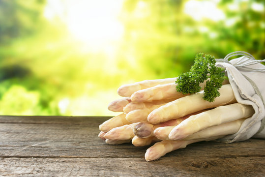 Bunch asparagus on rustic wood