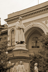 Statua di leonardo da vinci nel centro di milano in italia, Leonardo statue on the center of milan...