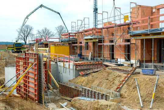 Ziegelbau in einem Rohbau