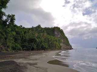 Plage volcanique du Nord de la Martinique
