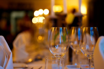 Weinglas bei Feier und Bokeh