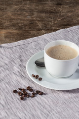 Kaffetasse auf Tisch
