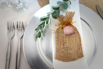 Minimalistic table setting for an inexpensive wedding or dinner party