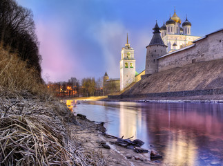 Зима во Пскове без снега View of the Pskov Kremlin in winter without snow