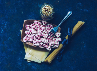 SUPERIOR VIEW OF VARIED ITALIAN PASTA OVER DARK WOOD FUND