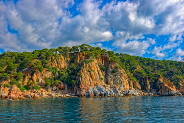 Obraz premium Scenery rocky seascape in spanish Mediterranean sea coast. Scenic rocks in clear turquoise sea water. Blanes, Costa Brava, Spain.