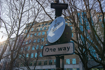 海外の一方通行