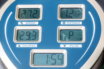 The display panel on the exercise machine. The display shows speed, time, distance and burned calories on the training machine.