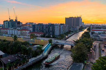 Obraz premium Water transport is a culture. Saen Saep Canal at night. Bangkok's atmosphere in Thailand.
