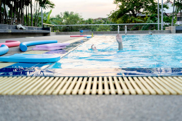 Drowning children who are seeking help.