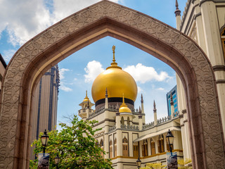 Fototapeta na wymiar Haji Lane, Singapore Nov 26, 2018; Main view of Masjid Sultan at Muscat Street in the Kampong Glam. Muslim quarter (Arab quarter) of Singapore is a popular touris.
