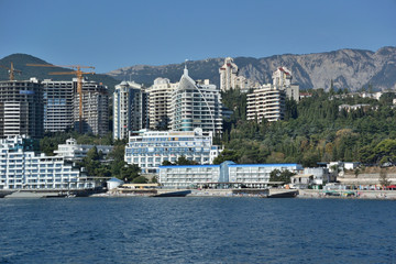 Fototapeta na wymiar View of the city of Yalta from the sea