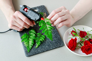 How to make a hair clip with fresh flowers and fern, tutorial.