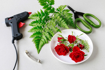 How to make a hair clip with fresh flowers and fern, tutorial.
