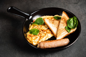 omelet with toasts and sausage