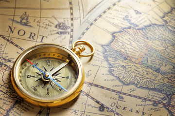Fototapeta na wymiar compass on antique map