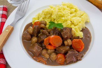 bœuf bourguignon avec purée 