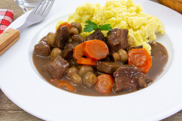 bœuf bourguignon avec purée 
