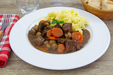 bœuf bourguignon avec purée 