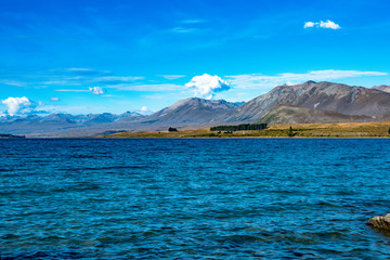 晴天のテカポ湖
