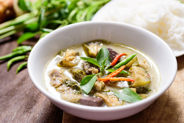 Thai green curry chicken and rice noodles, Thai food