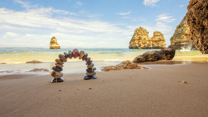 Zen arch on beautfiul beach near lagos, Algarve, Portugal - obrazy, fototapety, plakaty