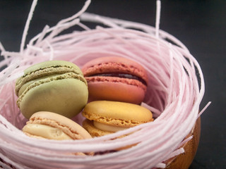 Macarons im Nest