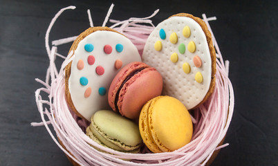 Macarons im Osternest