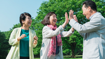 シニア　ハイタッチ