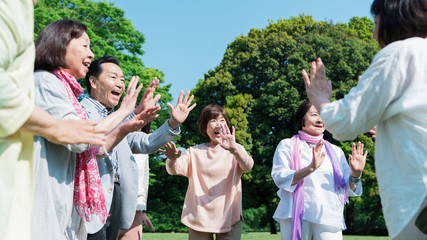 シニア　ハイタッチ