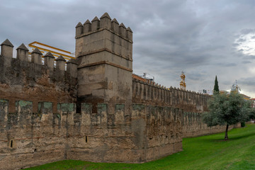 Antigua muralla defensiva de la ciudad de Sevilla, España