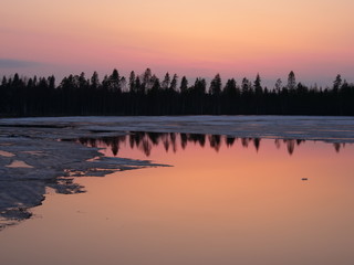 Naklejka premium sunrise in the North of Sweden, pink lake