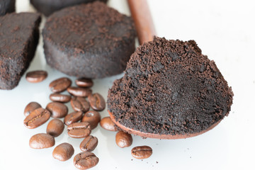 Coffee ground, Coffee residue is applied to the tree and is a natural fertilizer