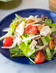 蒸し鶏のサラダ