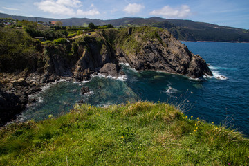 An den Klippen von Bermeo in Nordspanien.