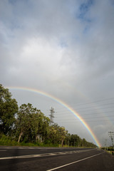 果てしない道に続く虹