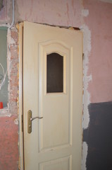 Remont w mieszkaniu - ściany i drzwi