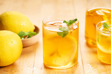 iced tea with lemon slices and fresh mint leaves